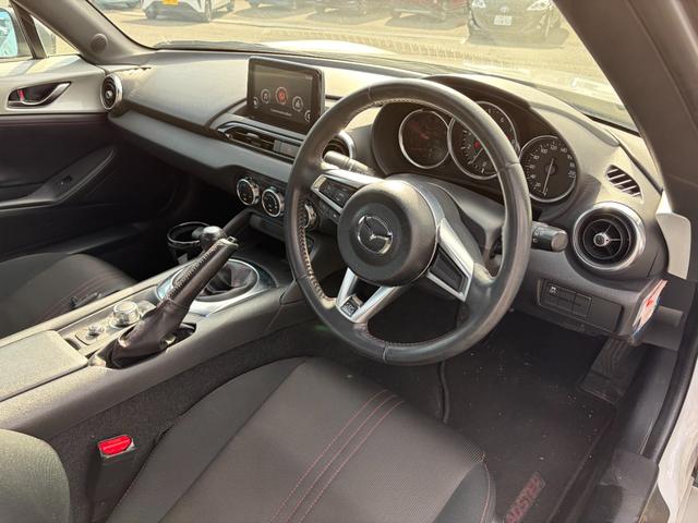 ロードスター Ｓスペシャルパッケージ　６速マニュアル車　ＳＤナビゲーション　ステアリングスイッチ　ＬＥＤヘッドライト　ＥＴＣ　キーフリー　オートライト　運転席助手席シートヒーター　小へこみあり　フルセグＴＶ（8枚目）