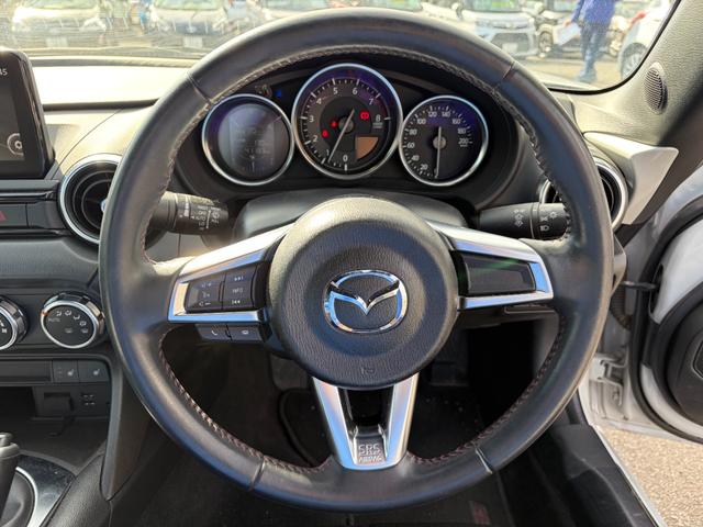 ロードスター Ｓスペシャルパッケージ　６速マニュアル車　ＳＤナビゲーション　ステアリングスイッチ　ＬＥＤヘッドライト　ＥＴＣ　キーフリー　オートライト　運転席助手席シートヒーター　小へこみあり　フルセグＴＶ（11枚目）