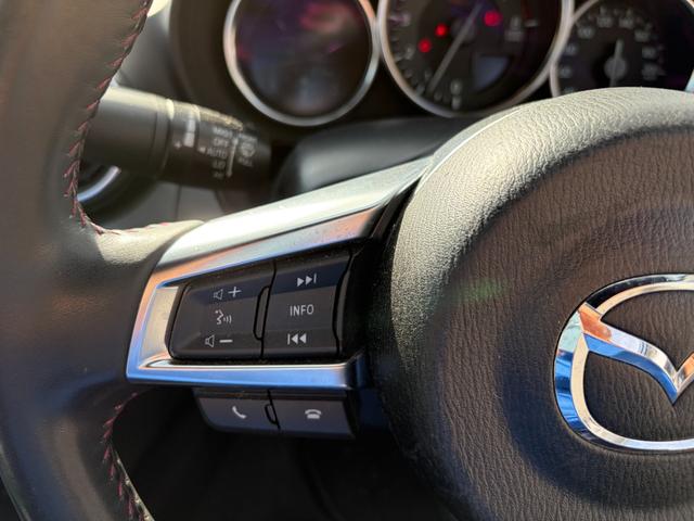 ロードスター Ｓスペシャルパッケージ　６速マニュアル車　ＳＤナビゲーション　ステアリングスイッチ　ＬＥＤヘッドライト　ＥＴＣ　キーフリー　オートライト　運転席助手席シートヒーター　小へこみあり　フルセグＴＶ（12枚目）