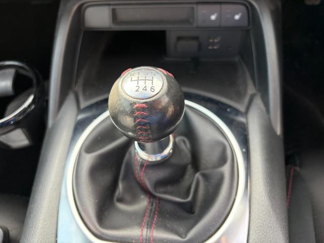 ロードスター Ｓスペシャルパッケージ　６速マニュアル車　ＳＤナビゲーション　ステアリングスイッチ　ＬＥＤヘッドライト　ＥＴＣ　キーフリー　オートライト　運転席助手席シートヒーター　小へこみあり　フルセグＴＶ（15枚目）