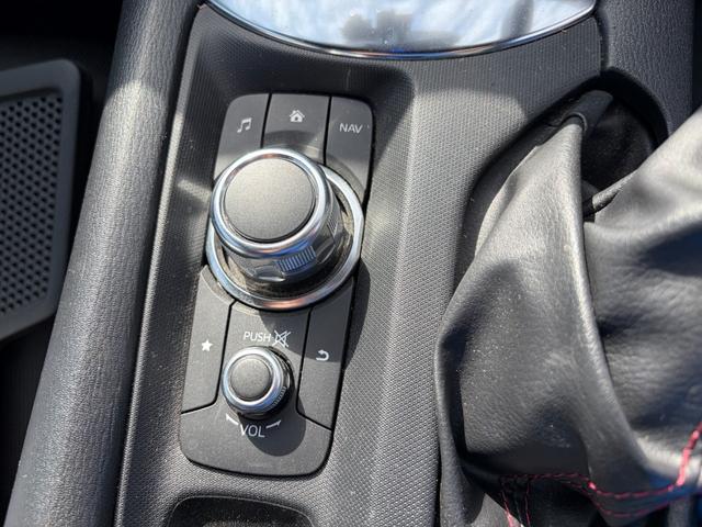 ロードスター Ｓスペシャルパッケージ　６速マニュアル車　ＳＤナビゲーション　ステアリングスイッチ　ＬＥＤヘッドライト　ＥＴＣ　キーフリー　オートライト　運転席助手席シートヒーター　小へこみあり　フルセグＴＶ（16枚目）