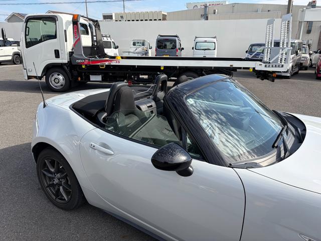 ロードスター Ｓスペシャルパッケージ　６速マニュアル車　ＳＤナビゲーション　ステアリングスイッチ　ＬＥＤヘッドライト　ＥＴＣ　キーフリー　オートライト　運転席助手席シートヒーター　小へこみあり　フルセグＴＶ（17枚目）