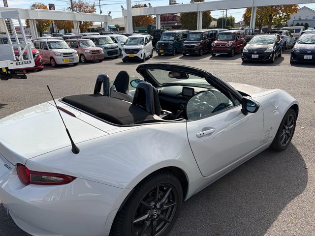 ロードスター Ｓスペシャルパッケージ　６速マニュアル車　ＳＤナビゲーション　ステアリングスイッチ　ＬＥＤヘッドライト　ＥＴＣ　キーフリー　オートライト　運転席助手席シートヒーター　小へこみあり　フルセグＴＶ（18枚目）