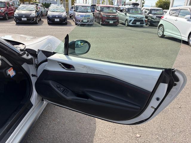 ロードスター Ｓスペシャルパッケージ　６速マニュアル車　ＳＤナビゲーション　ステアリングスイッチ　ＬＥＤヘッドライト　ＥＴＣ　キーフリー　オートライト　運転席助手席シートヒーター　小へこみあり　フルセグＴＶ（27枚目）