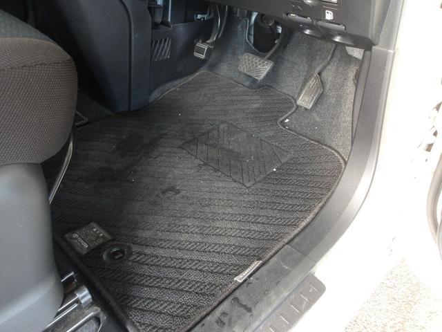 ルーミー Ｇ　純正９インチＳＤナビ　フルセグ　フリップダウンモニター　バックカメラ　ＥＴＣ２．０車載器　両側パワースライドドア　運転席助手席シートヒーター　前後ソナーステアリングスイッチ　アイドリングストップ（12枚目）