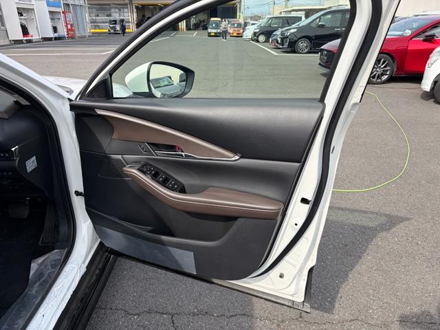 CX-30 XD ツーリング ハーフレザーシート 運転席助手席シートヒーター アラウンドビューカメラ クリアランスソナー ステアリングスイッチ ステアリングヒーター LEDヘッドライト 衝突軽減ブレーキ(12枚目)