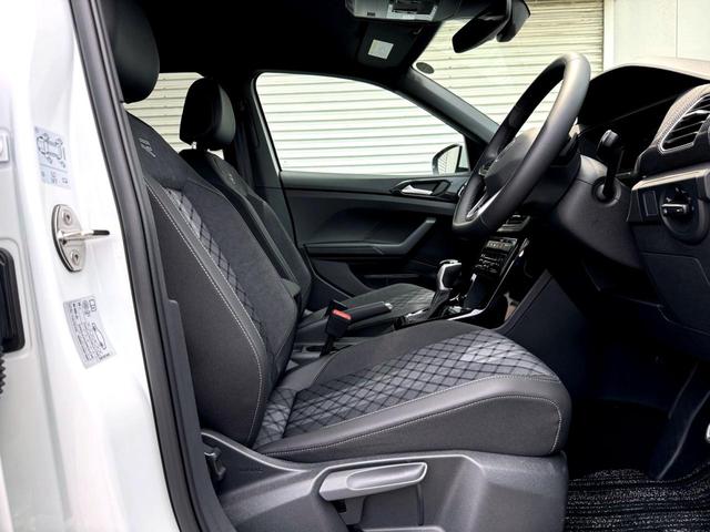 Ｔ－クロス ＴＳＩ　Ｒライン　衝突軽減ブレーキ　Ｂｌｕｅｔｏｏｔｈオーディオ　キーレスエントリー　ＬＫＡ　ルーフレール　エアバッグ　パワーウィンドウ　パワーステアリング　メモリーナビ　パーキングアシスト　スマートエントリー　Ｅｔｃ（18枚目）