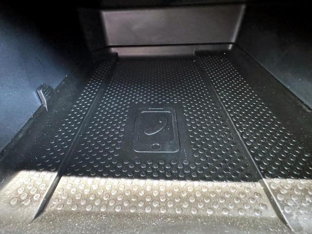 Ｔ－クロス ＴＳＩ　Ｒライン　衝突軽減ブレーキ　Ｂｌｕｅｔｏｏｔｈオーディオ　キーレスエントリー　ＬＫＡ　ルーフレール　エアバッグ　パワーウィンドウ　パワーステアリング　メモリーナビ　パーキングアシスト　スマートエントリー　Ｅｔｃ（26枚目）
