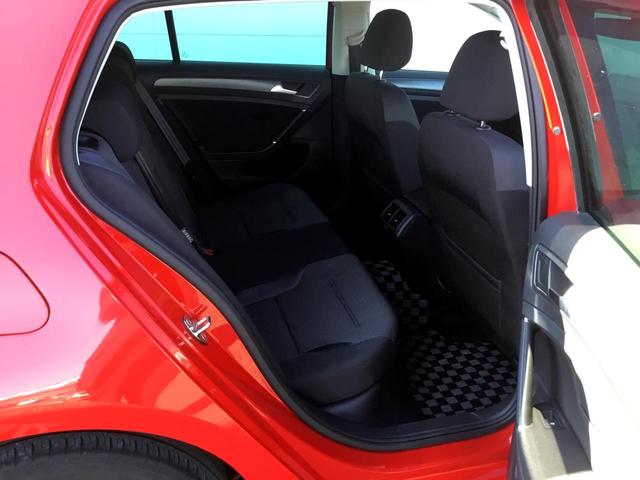 ゴルフ ＴＳＩコンフォートライン　テックエディション　ブルートゥース　フルセグ　ＬＥＤ　ＤＶＤ再生　Ｂカメラ　レーンキープ　ＥＴＣ車載器　アイドリングストップ　スマートキー　電動格納ミラー　ＵＳＢ　オートライト　オートクルーズコントロール　ナビＴＶ（16枚目）