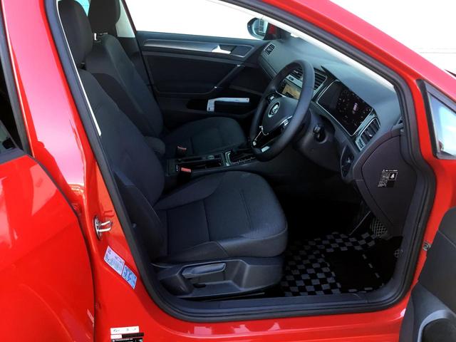 ゴルフ ＴＳＩコンフォートライン　テックエディション　ブルートゥース　フルセグ　ＬＥＤ　ＤＶＤ再生　Ｂカメラ　レーンキープ　ＥＴＣ車載器　アイドリングストップ　スマートキー　電動格納ミラー　ＵＳＢ　オートライト　オートクルーズコントロール　ナビＴＶ（17枚目）