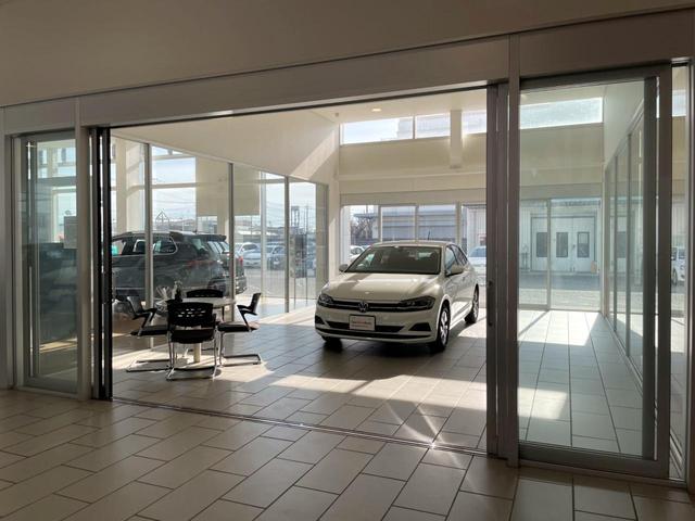 ゴルフ ＴＳＩコンフォートライン　テックエディション　ブルートゥース　フルセグ　ＬＥＤ　ＤＶＤ再生　Ｂカメラ　レーンキープ　ＥＴＣ車載器　アイドリングストップ　スマートキー　電動格納ミラー　ＵＳＢ　オートライト　オートクルーズコントロール　ナビＴＶ（34枚目）