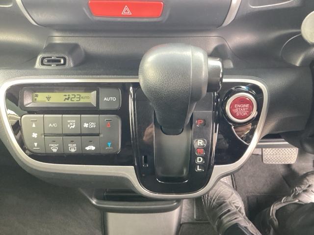 Ｎ－ＢＯＸ Ｇ・Ｌパッケージ　Ｉ－ＳＴＯＰ　ベンチ席　メンテナンスノート　カラーバックモニター　全席ＰＷ　イモビライザー　ナビテレビ　１セグ　ＡＡＣ　スマートキー　ＡＢＳ　ＥＴＣ　キーレスＥ　パワーステアリング（11枚目）