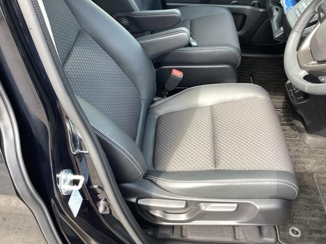 フリード+ G ドラレコ 衝突被害軽減システム 両側電動ドア LEDヘッドライト 横滑り防止機能 ETC車載器 フルセグテレビ オートエアコン DVD再生 シートヒーター スマートキー クルーズコントロール(13枚目)