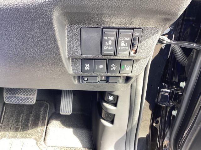 フリード+ G ドラレコ 衝突被害軽減システム 両側電動ドア LEDヘッドライト 横滑り防止機能 ETC車載器 フルセグテレビ オートエアコン DVD再生 シートヒーター スマートキー クルーズコントロール(23枚目)