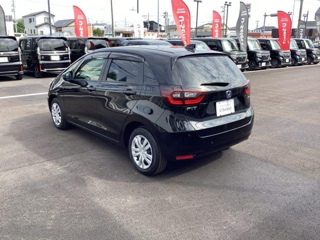 フィット e:HEVホーム 前後誤発進抑制機能 クリソナ 助手席エアバッグ 運転席エアバッグ アイドリングストップ LEDライト バックカメラ ABS サイドエアバッグ オートクルーズコントロール フルセグTV(9枚目)