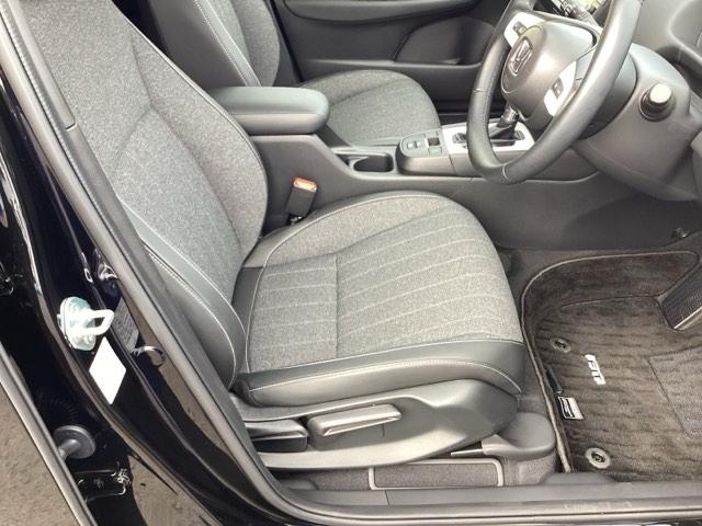 フィット e:HEVホーム 前後誤発進抑制機能 クリソナ 助手席エアバッグ 運転席エアバッグ アイドリングストップ LEDライト バックカメラ ABS サイドエアバッグ オートクルーズコントロール フルセグTV(13枚目)