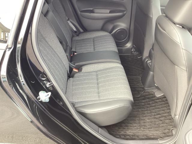 フィット e:HEVホーム 前後誤発進抑制機能 クリソナ 助手席エアバッグ 運転席エアバッグ アイドリングストップ LEDライト バックカメラ ABS サイドエアバッグ オートクルーズコントロール フルセグTV(14枚目)