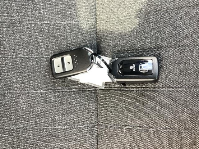 フィット e:HEVホーム 前後誤発進抑制機能 クリソナ 助手席エアバッグ 運転席エアバッグ アイドリングストップ LEDライト バックカメラ ABS サイドエアバッグ オートクルーズコントロール フルセグTV(26枚目)