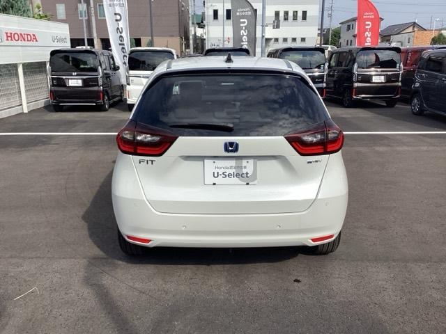 フィット e:HEVホーム 前後誤発進抑制機能 クリソナ 助手席エアバッグ 運転席エアバッグ シートヒーター アイドリングストップ LEDライト バックカメラ ABS サイドエアバッグ フルセグTV DVD再生(3枚目)