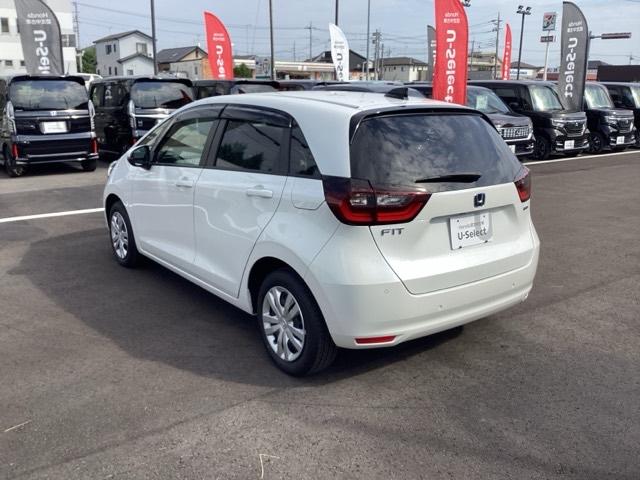フィット e:HEVホーム 前後誤発進抑制機能 クリソナ 助手席エアバッグ 運転席エアバッグ シートヒーター アイドリングストップ LEDライト バックカメラ ABS サイドエアバッグ フルセグTV DVD再生(9枚目)
