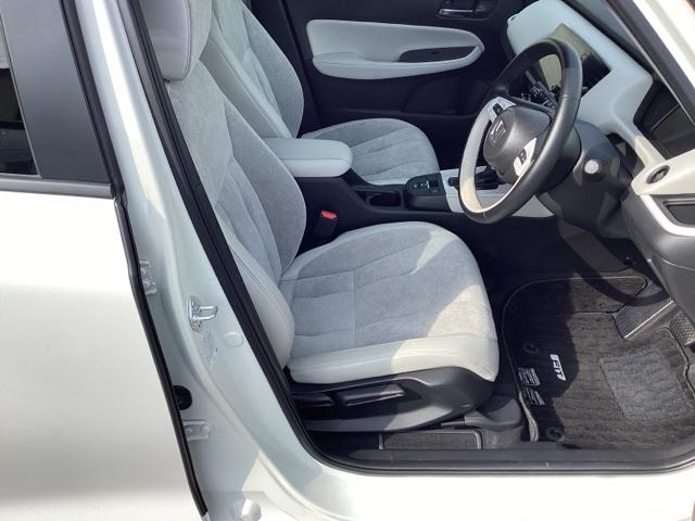 フィット e:HEVホーム 前後誤発進抑制機能 クリソナ 助手席エアバッグ 運転席エアバッグ シートヒーター アイドリングストップ LEDライト バックカメラ ABS サイドエアバッグ フルセグTV DVD再生(13枚目)