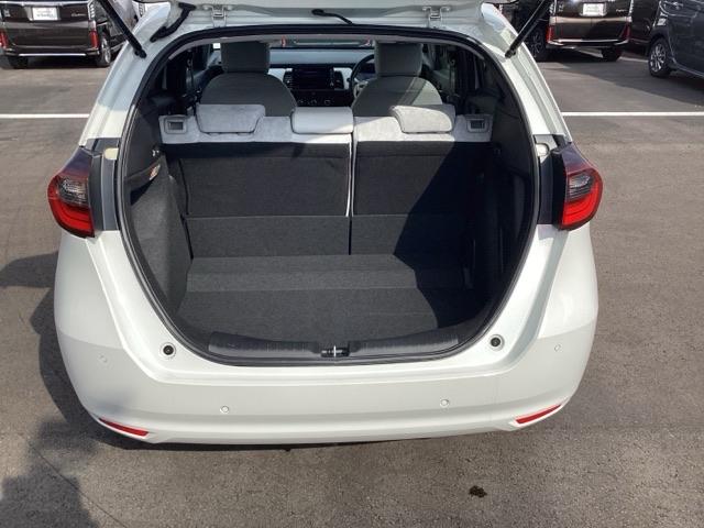 フィット e:HEVホーム 前後誤発進抑制機能 クリソナ 助手席エアバッグ 運転席エアバッグ シートヒーター アイドリングストップ LEDライト バックカメラ ABS サイドエアバッグ フルセグTV DVD再生(18枚目)