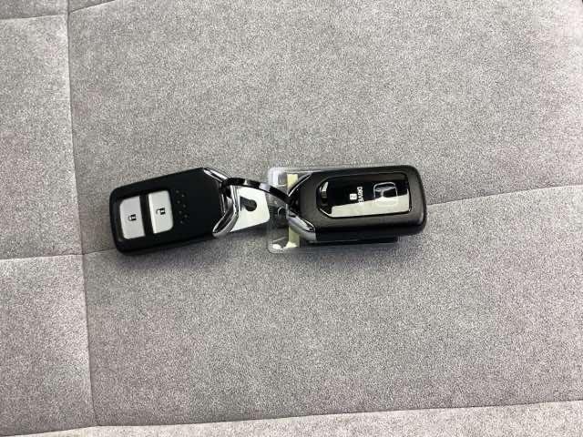 フィット e:HEVホーム 前後誤発進抑制機能 クリソナ 助手席エアバッグ 運転席エアバッグ シートヒーター アイドリングストップ LEDライト バックカメラ ABS サイドエアバッグ フルセグTV DVD再生(26枚目)