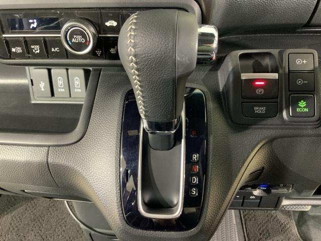 N-BOXカスタム Lターボスタイル+ブラック ターボエンジン スマ-トキ- エアバック 横滑り防止機能 ナビ&TV サイドカーテンエアバック USB接続 クルーズコントロール 助手席エアバッグ 地デジ LEDライト(15枚目)