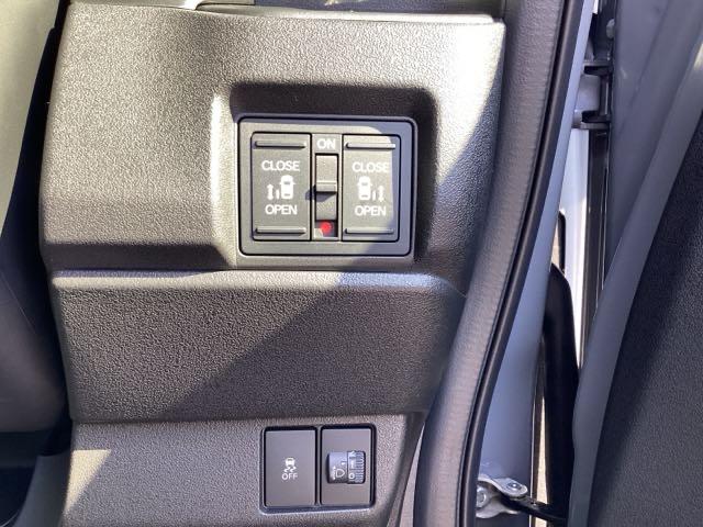 Ｎ－ＢＯＸカスタム コーディネートスタイル　オートクルーズ　マルチビューカメラ　フルセグ対応　Ｗ電動ドア　シートヒータ　ＬＥＤ　ＥＳＣ　リアカメラ　ＥＴＣ　ソナー　ベンチシート　ＤＶＤ　アイドリングストップ　エアコン（26枚目）