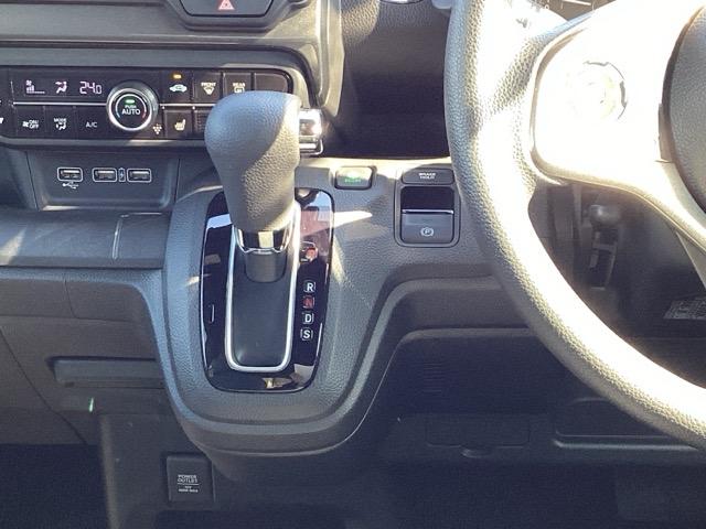 N-WGNカスタム L キーレス カーテンエアバッグ LEDヘッド VSA 記録簿 Rカメラ フルセグ コーナーセンサー 衝突被害軽減ブレーキ オートエアコン クルコン スマートキー パワステ シートヒーター DVD(11枚目)