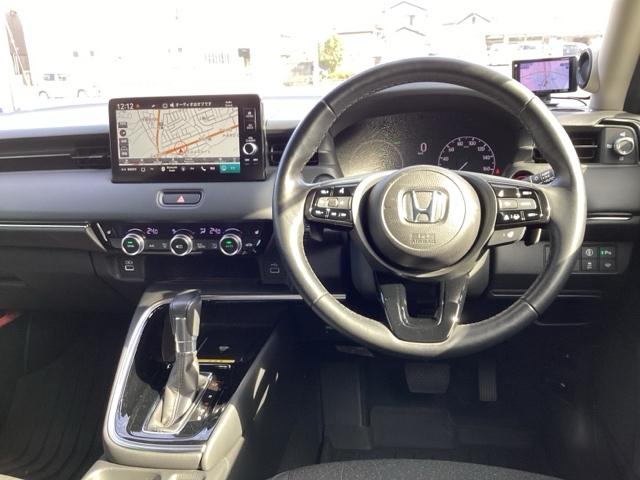 ヴェゼル e:HEVZ 衝突回避支援ブレーキ機能 パノラミックビューモニター スマキ Pトランク フルオートエアコン Dレコ エアバッグ 両席エアバック Rカメ パワーウィンドウ LEDランプ ソナー ABS(15枚目)