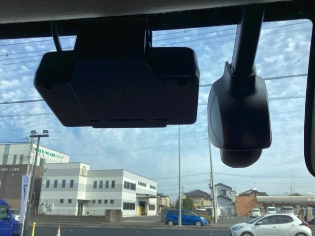 ヴェゼル e:HEVZ 衝突回避支援ブレーキ機能 パノラミックビューモニター スマキ Pトランク フルオートエアコン Dレコ エアバッグ 両席エアバック Rカメ パワーウィンドウ LEDランプ ソナー ABS(26枚目)