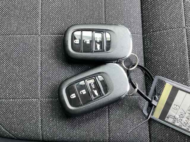 ヴェゼル e:HEVZ 衝突回避支援ブレーキ機能 パノラミックビューモニター スマキ Pトランク フルオートエアコン Dレコ エアバッグ 両席エアバック Rカメ パワーウィンドウ LEDランプ ソナー ABS(31枚目)