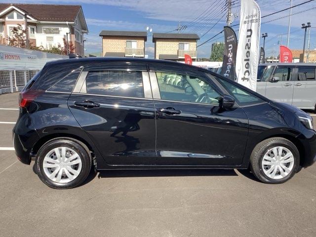 フィット e:HEVホーム 前後誤発進抑制機能 クリソナ 助手席エアバッグ 運転席エアバッグ アイドリングストップ LEDライト バックカメラ ABS サイドエアバッグ オートクルーズコントロール フルセグTV(4枚目)