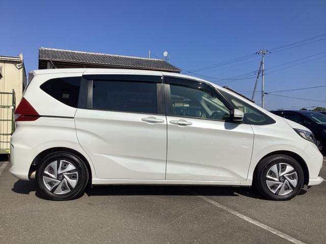 フリードハイブリッド ハイブリッド・G 両電動ドア クルコン スマキー パワーステアリング ベンチシート LEDライト フルセグTV ETC付 フルオートエアコン Bカメラ 盗難防止システム シートH キーフリー 記録簿付(4枚目)