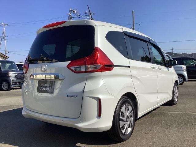 フリードハイブリッド ハイブリッド・G 両電動ドア クルコン スマキー パワーステアリング ベンチシート LEDライト フルセグTV ETC付 フルオートエアコン Bカメラ 盗難防止システム シートH キーフリー 記録簿付(8枚目)