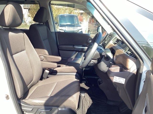 フリードハイブリッド ハイブリッド・G 両電動ドア クルコン スマキー パワーステアリング ベンチシート LEDライト フルセグTV ETC付 フルオートエアコン Bカメラ 盗難防止システム シートH キーフリー 記録簿付(13枚目)