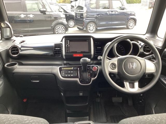 N-BOXカスタム 2トーンカラースタイルG・Aパッケージ ワンセグ 盗難防止装置 ESC スマートキープッシュスタート サイドエアバッグ オートエアコン アイドリングストップ キーフリー ベンチシート ABS DVD(12枚目)