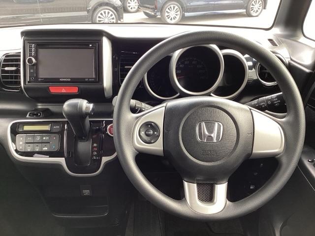 N-BOXカスタム 2トーンカラースタイルG・Aパッケージ ワンセグ 盗難防止装置 ESC スマートキープッシュスタート サイドエアバッグ オートエアコン アイドリングストップ キーフリー ベンチシート ABS DVD(13枚目)