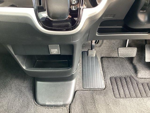 N-BOXカスタム 2トーンカラースタイルG・Aパッケージ ワンセグ 盗難防止装置 ESC スマートキープッシュスタート サイドエアバッグ オートエアコン アイドリングストップ キーフリー ベンチシート ABS DVD(28枚目)