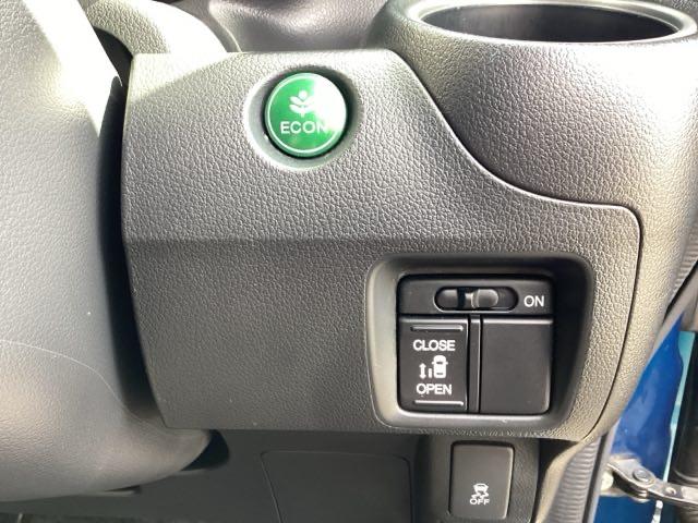 N-BOXカスタム 2トーンカラースタイルG・Aパッケージ ワンセグ 盗難防止装置 ESC スマートキープッシュスタート サイドエアバッグ オートエアコン アイドリングストップ キーフリー ベンチシート ABS DVD(29枚目)