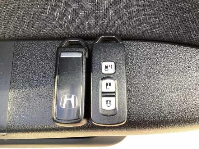 N-BOXカスタム 2トーンカラースタイルG・Aパッケージ ワンセグ 盗難防止装置 ESC スマートキープッシュスタート サイドエアバッグ オートエアコン アイドリングストップ キーフリー ベンチシート ABS DVD(31枚目)