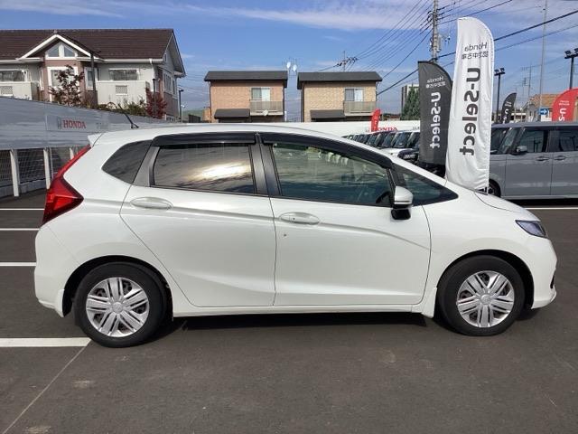 フィット 13G・Lホンダセンシング ETC車載器 サイドカーテンエアバック リアカメラ エアバック パワーウインドウ 記録簿 キーフリーシステム LEDライト オートエアコン VSA クルコン 盗難防止(4枚目)