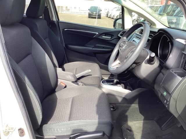 フィット 13G・Lホンダセンシング ETC車載器 サイドカーテンエアバック リアカメラ エアバック パワーウインドウ 記録簿 キーフリーシステム LEDライト オートエアコン VSA クルコン 盗難防止(13枚目)