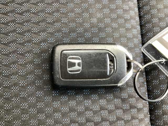 フィット 13G・Lホンダセンシング ETC車載器 サイドカーテンエアバック リアカメラ エアバック パワーウインドウ 記録簿 キーフリーシステム LEDライト オートエアコン VSA クルコン 盗難防止(21枚目)