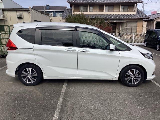 フリード+ G ワンオーナカー 衝突被害軽減システム ウォークスルー シ-トヒ-タ- 盗難防止装置 アイドリングストップ 両側パワースライドドア LEDヘッド Rカメ ESC エアバック ETC車載器 禁煙車(3枚目)