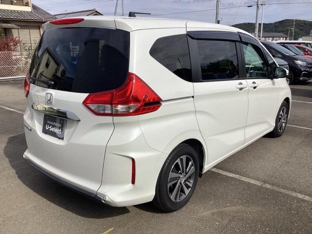 フリード+ G ワンオーナカー 衝突被害軽減システム ウォークスルー シ-トヒ-タ- 盗難防止装置 アイドリングストップ 両側パワースライドドア LEDヘッド Rカメ ESC エアバック ETC車載器 禁煙車(7枚目)