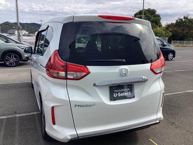 フリード+ G ワンオーナカー 衝突被害軽減システム ウォークスルー シ-トヒ-タ- 盗難防止装置 アイドリングストップ 両側パワースライドドア LEDヘッド Rカメ ESC エアバック ETC車載器 禁煙車(8枚目)