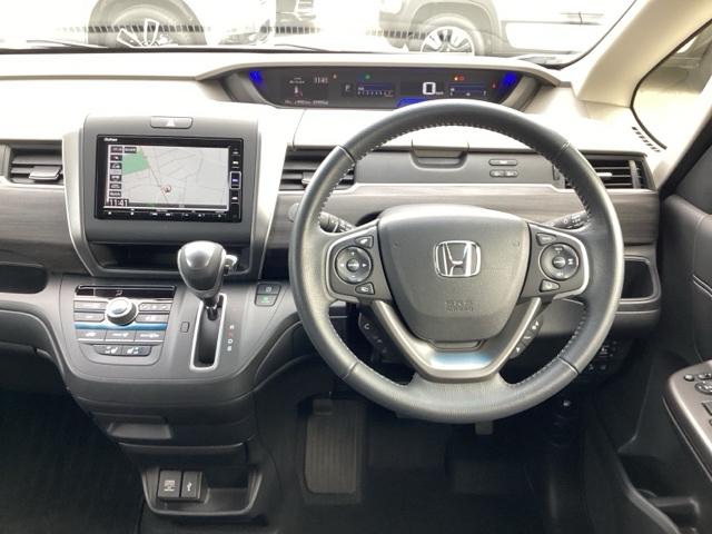 フリード+ G ワンオーナカー 衝突被害軽減システム ウォークスルー シ-トヒ-タ- 盗難防止装置 アイドリングストップ 両側パワースライドドア LEDヘッド Rカメ ESC エアバック ETC車載器 禁煙車(14枚目)