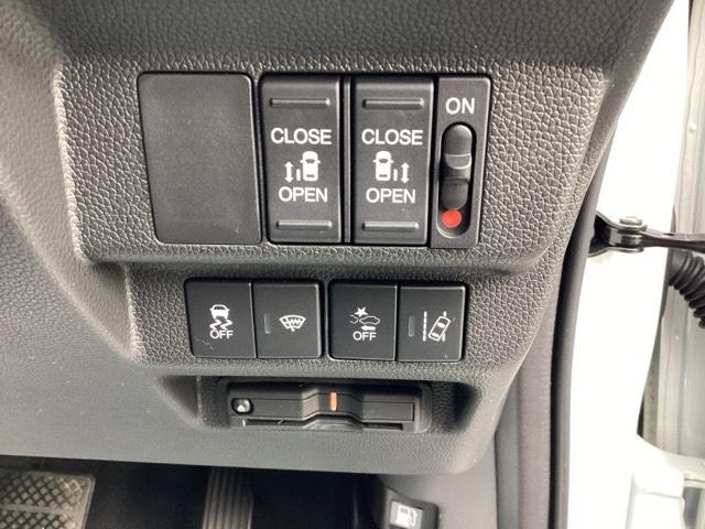 フリード+ G ワンオーナカー 衝突被害軽減システム ウォークスルー シ-トヒ-タ- 盗難防止装置 アイドリングストップ 両側パワースライドドア LEDヘッド Rカメ ESC エアバック ETC車載器 禁煙車(26枚目)